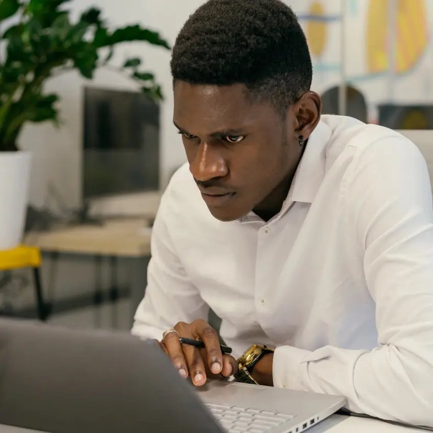 Agence marketing digital en Afrique | Auceps Digital Agency – Experts en solutions web innovantes (e-commerce & vitrine).